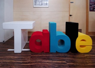 Kamiya-Design-Table